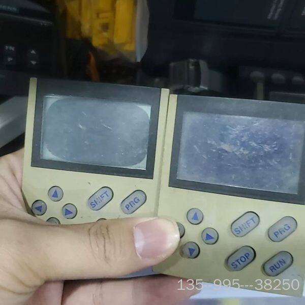 原装正品2个伦茨9300变频器面板 屏幕老化 使用没问题 字体勉强能