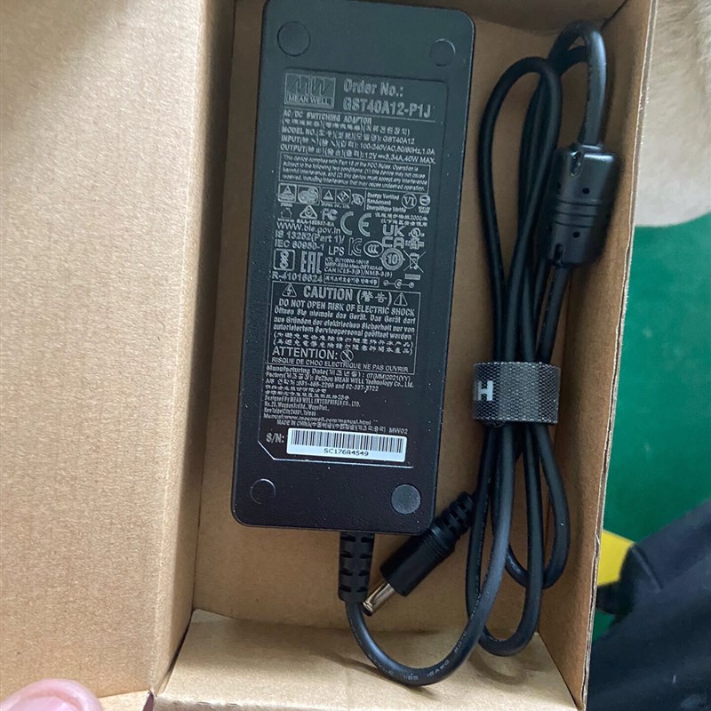 GST40A12-P1J台湾明纬电源适配器 40W 12V 3.34A GST40A24 1.67A