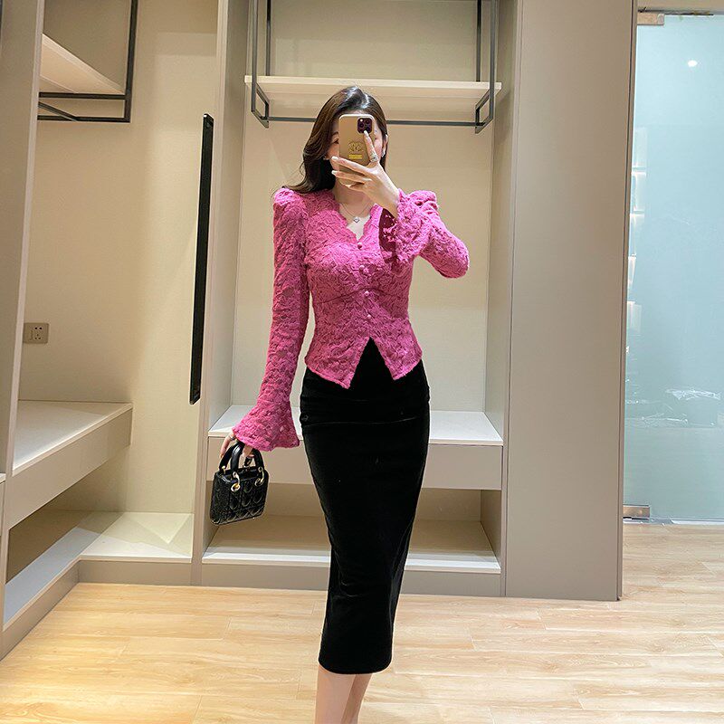 加绒加厚蕾丝上衣女冬季气质内搭V领喇叭袖修身显瘦短款打底衫女