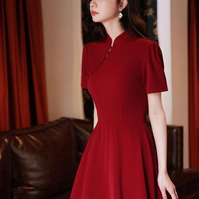 酒红色敬酒服春季2025新款小个子新娘结婚订婚礼服连衣裙平时可穿