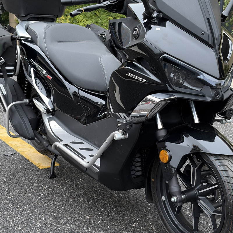 适用Qjmotor钱江鸿350GS护杠摩托车保险杠防滑胶贴踏板防摔杠专用