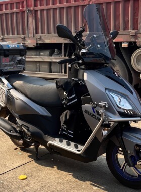 适用铃木uy125射灯支架踏板护杠边包箱支架不锈钢专用改装配件