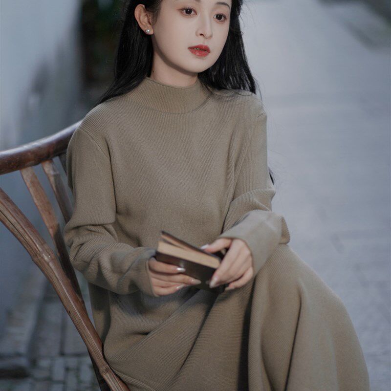 法式长款针织连衣裙2024秋冬新款配大衣内搭打底宽松显瘦毛衣长裙