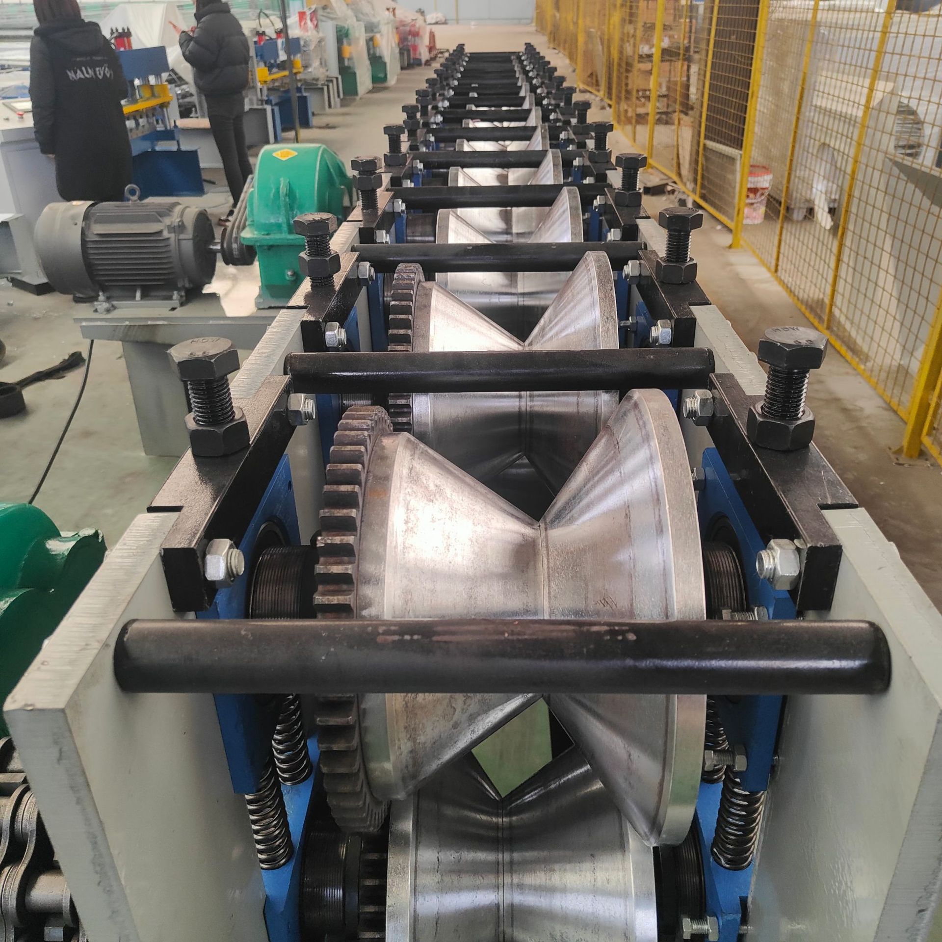 涛迈定制3个厚圆管变方管设备 专业定做压瓦机 方管机器铝型材