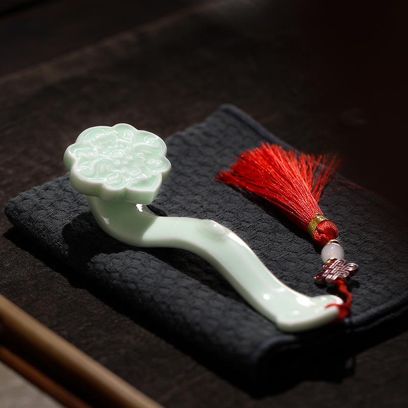 陶瓷玉如意摆件创意家居客厅玉石工艺品桌面装饰书房茶桌笔搁镇纸