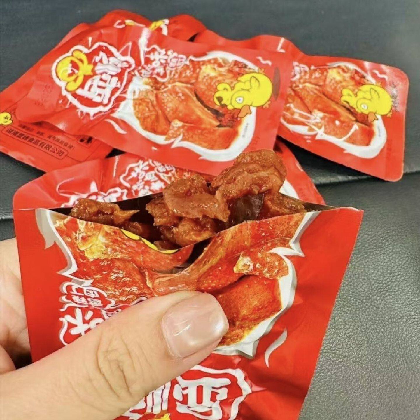 显峰香辣肉丁湖南特产袋装休闲麻辣鸭肉零食商超店年货批发宿舍