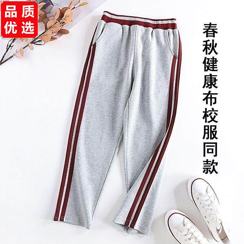 伊顿高中生学生灰色校服