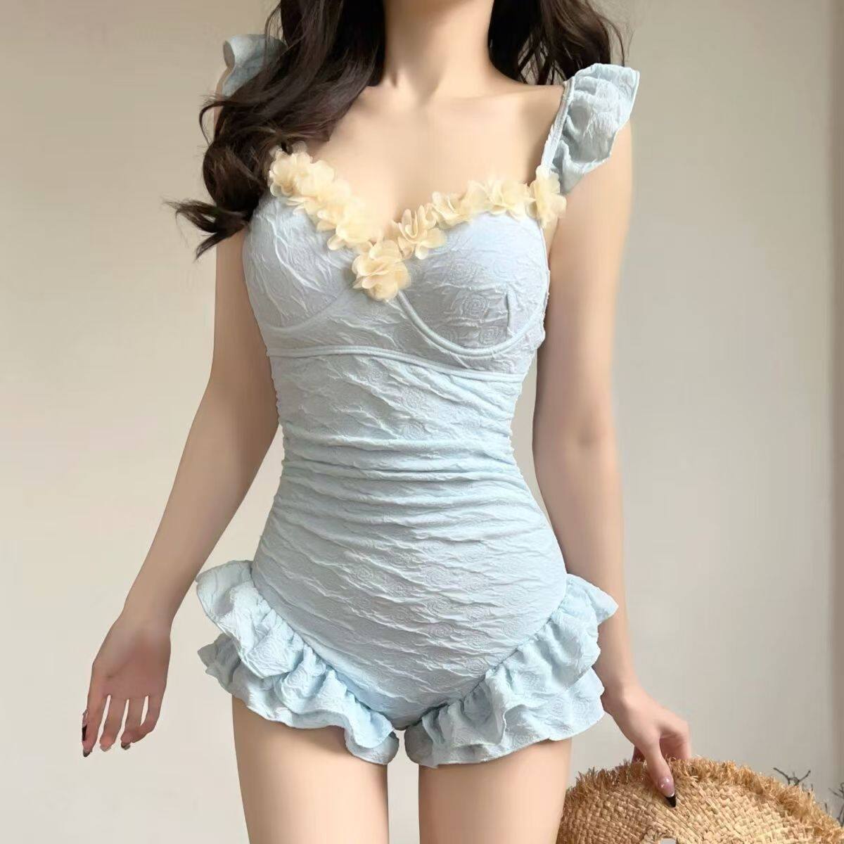 2026新款高级感女连体泳衣保守显瘦带钢托聚拢温泉度假泳装