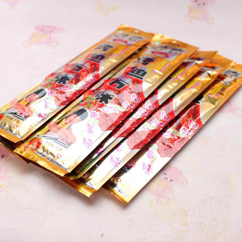 新货烤鱼片辣条16克*50袋包邮 香辣片儿时怀旧麻辣零食超值大礼包