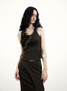 in modo diverso 原创小众设计感荷叶边针织背心不规则吊带外穿女