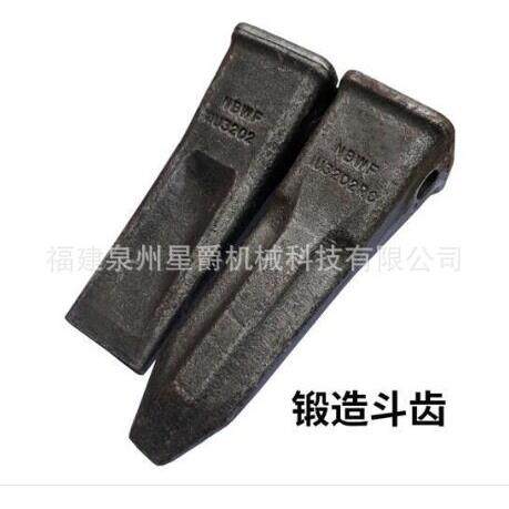 泉州 挖掘机四轮一带支重轮轨总成铲斗斗齿 推土机 支重轮 托链轮