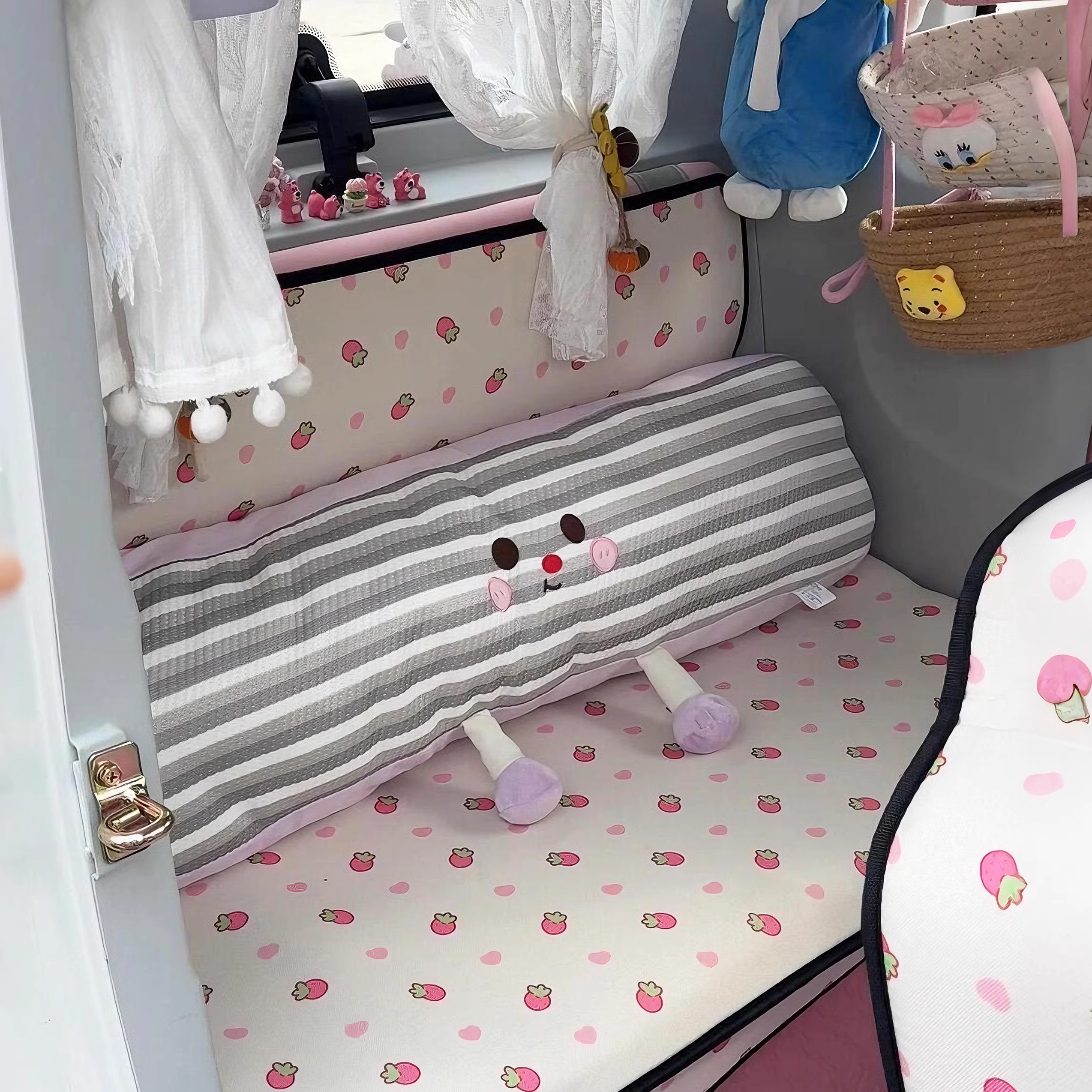 多巴胺三轮车靠枕秋冬毛绒长条抱枕汽车电动车装饰护腰腰靠防漏风