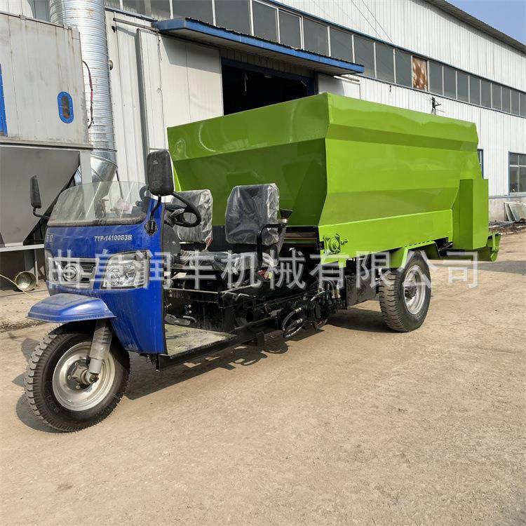 牛羊养殖牧场撒料车螺旋出料养殖喂草机5方卸草均匀饲料投料机