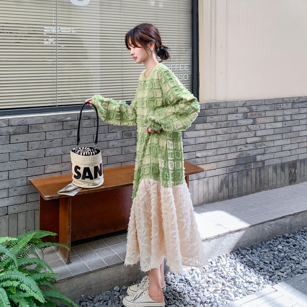 绿色格子连身裙女秋季2025新款高级感气质宽松显瘦拼接流苏鱼尾裙