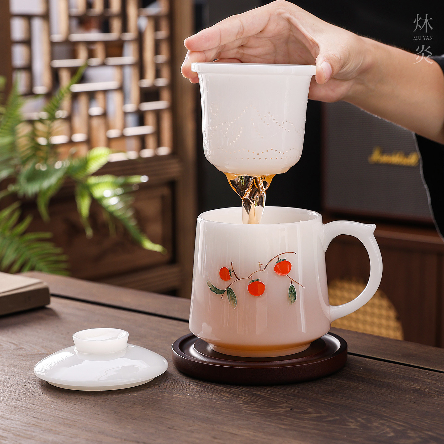 釉下彩手绘办公杯刻字图片