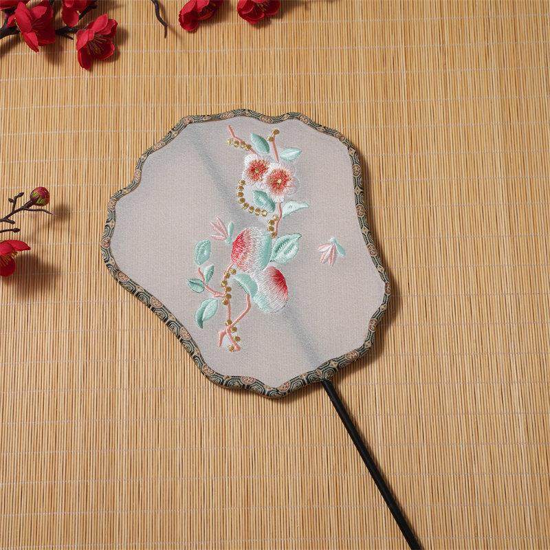古风桃子刺绣团扇兔子扇子汉服配饰摄影道具异形走秀宋锦包边宫扇,家居饰品,工艺扇/团扇/喜扇/折扇,淘宝优惠券,粉丝福利购,淘宝优惠卷