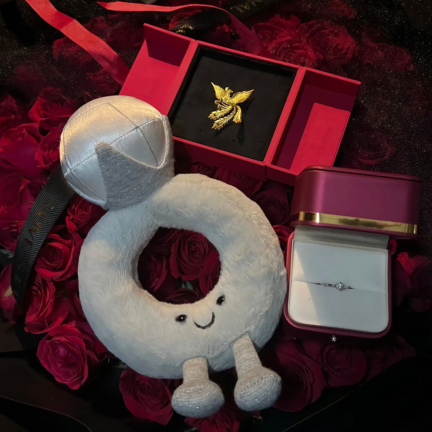 大号钻石戒指公仔钻戒毛绒娃娃可爱求婚道具创意女生礼物婚礼系列