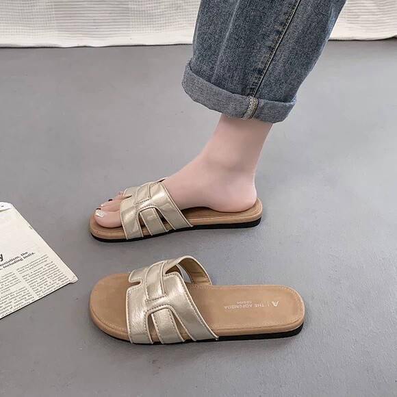 网红拖鞋女外穿2026夏季新款法式仙女风配裙子平底凉拖沙滩一字拖