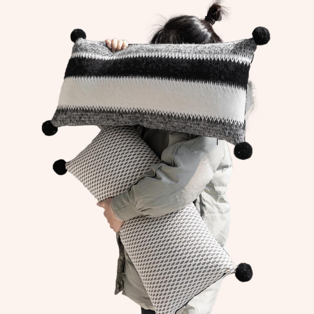 现代简约高级黑白条纹腰枕沙发客厅卧室夹腿办公室腰靠样板间民宿