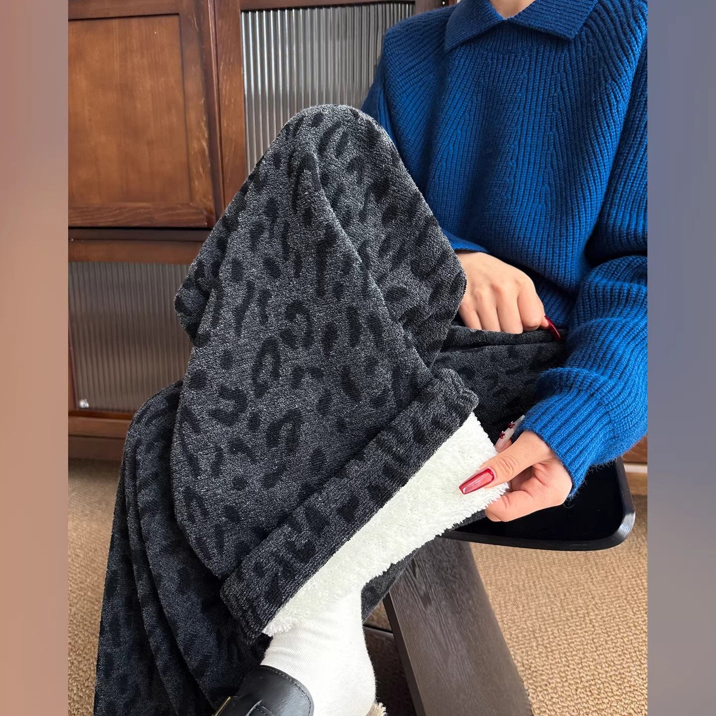 黑灰色豹纹阔腿裤女秋冬新款垂坠感加厚直筒裤小个子宽松休闲裤,女装/女士精品,休闲裤,淘宝优惠券,粉丝福利购,淘宝优惠卷