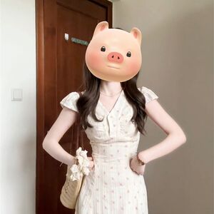 法式V领碎花连衣裙女夏季新款气质高级感度假风收腰显瘦a字长裙子