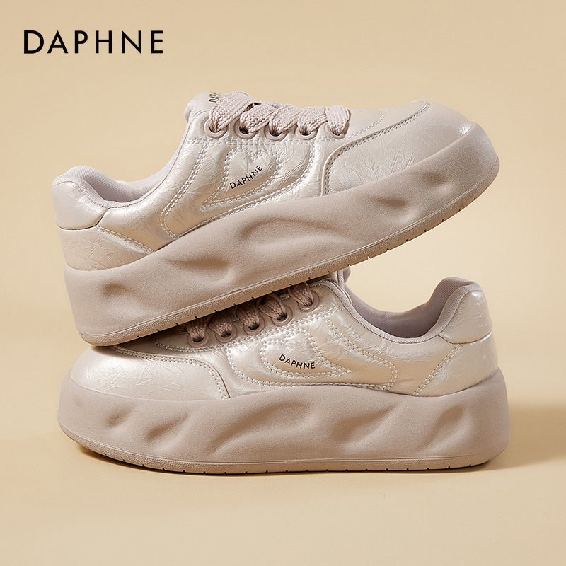 达芙妮2025新款春季休闲板鞋