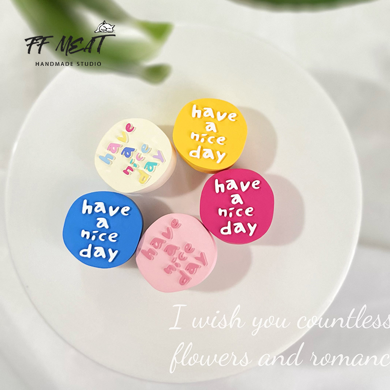 车载香薰多巴胺彩色阳光好心情汽车中控出风口固体扩香石手绘装饰