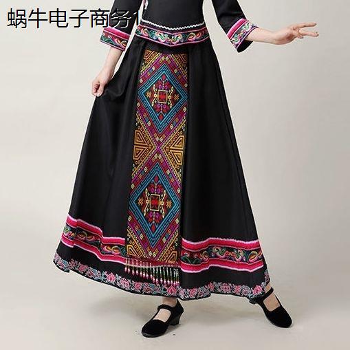 少数民族服装女贵州土家