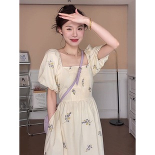 碎花氣質(zhì)泡泡袖 高品質(zhì)好看連衣裙女夏季 新款 方領(lǐng)茶歇法式 中長裙子