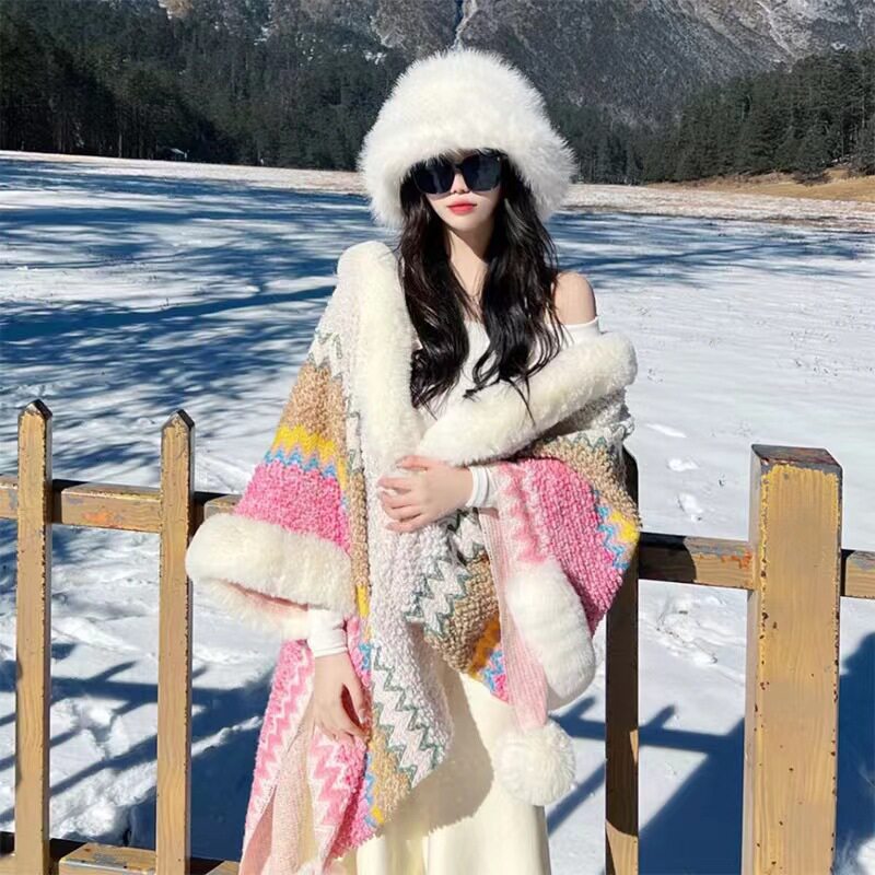 优选丽江大理吊球毛领披肩民族风斗篷旅游穿搭女拍照百搭毛毯披风