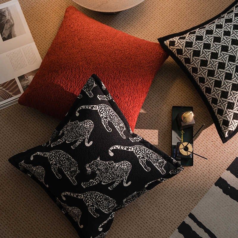 优选LING现代简约轻奢抱枕客厅样板间皮沙发靠垫高级感黑白靠枕豹