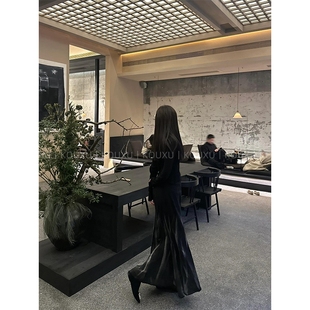 黑色系酷girl穿搭显瘦不规则系带长袖 高腰鱼尾半身裙长裙 针织开衫