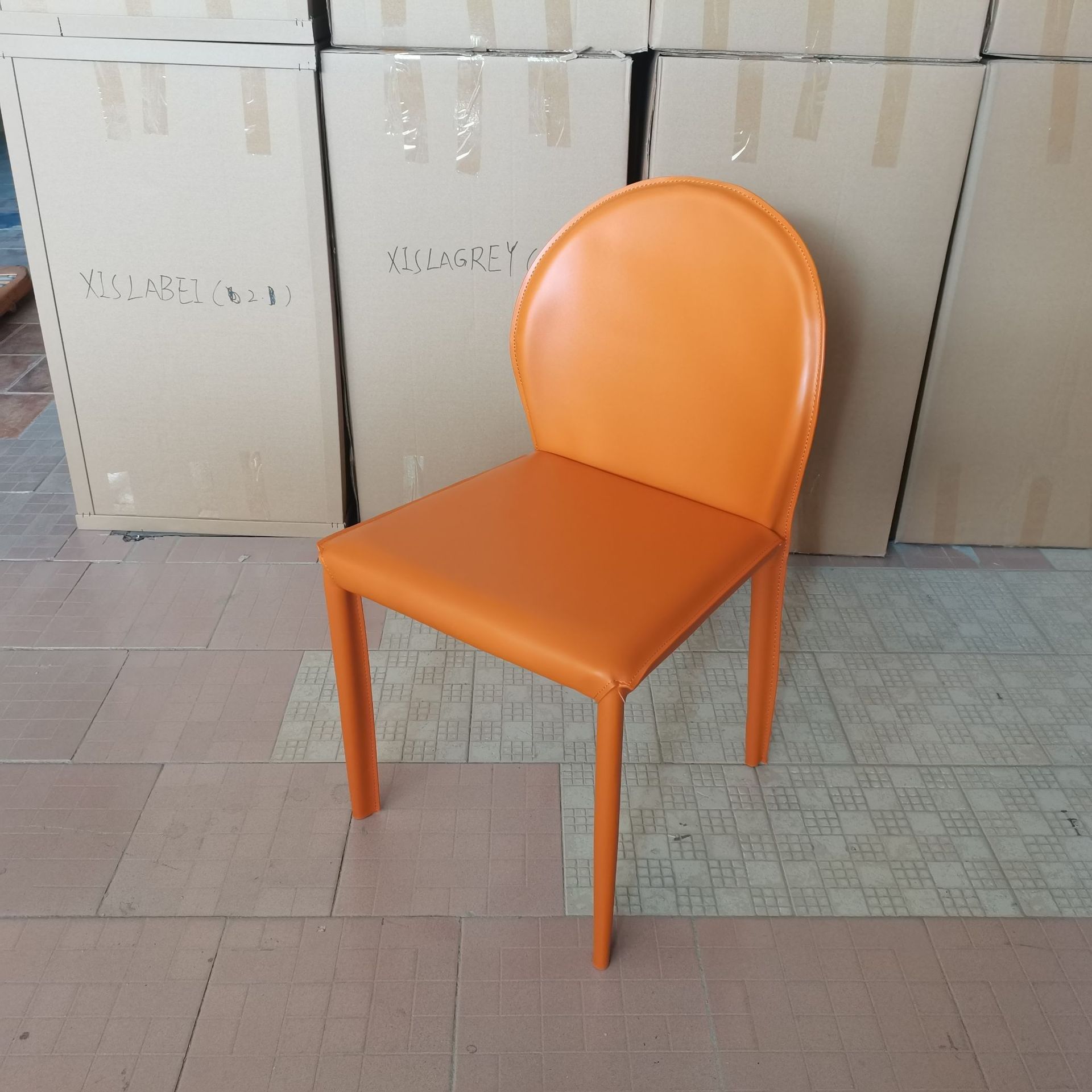 意式极简马鞍皮餐椅家用商用轻奢北欧椅现代简约设计师样板间酒店