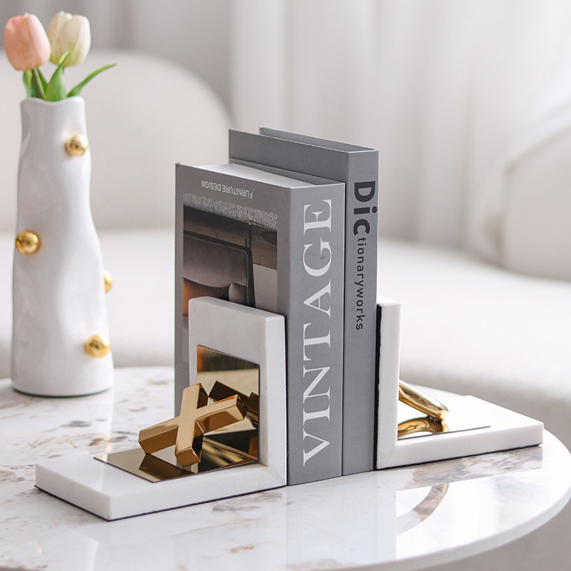欧式轻奢摆件样板间书房后现代创意大理石XO书档金属水晶书靠饰品