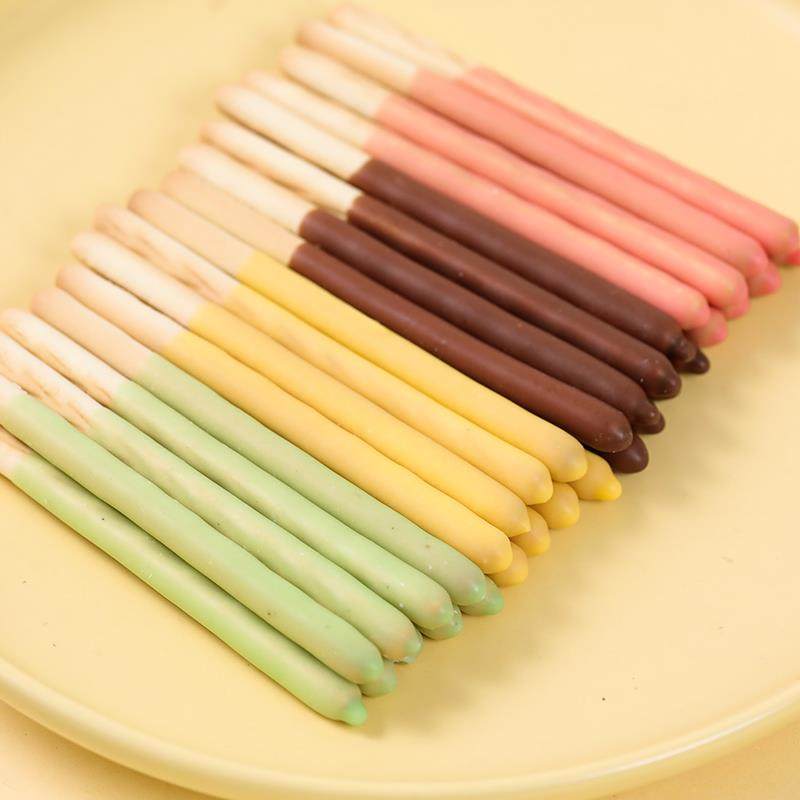 新货代可可脂巧克力涂层饼干棒生日蛋糕烘焙甜品装饰休闲零食手指