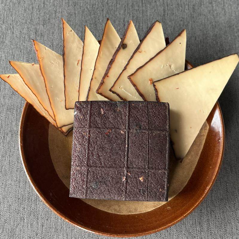 新货烟熏豆干四川特产五香卤柴火香干农家特色麻辣凉拌即食小