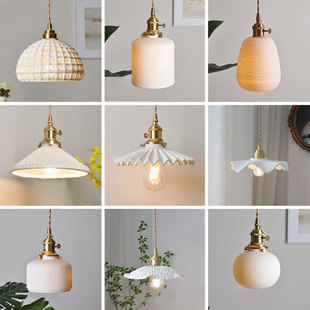 餐厅吊灯奶油风2023年新款网红饭厅灯简约现代陶瓷罩卧室小吊灯具