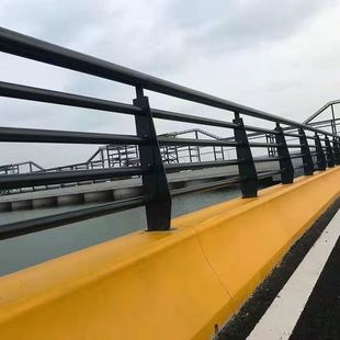 桥梁防撞护栏Q235碳钢立柱 桥面栏杆 河道公路两侧灯光天桥护栏