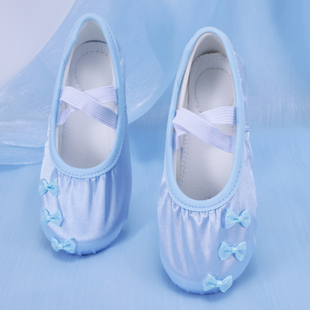 8166 跳舞鞋 缎面芭蕾儿童舞蹈鞋 小女孩舞台演出练功软底猫爪鞋