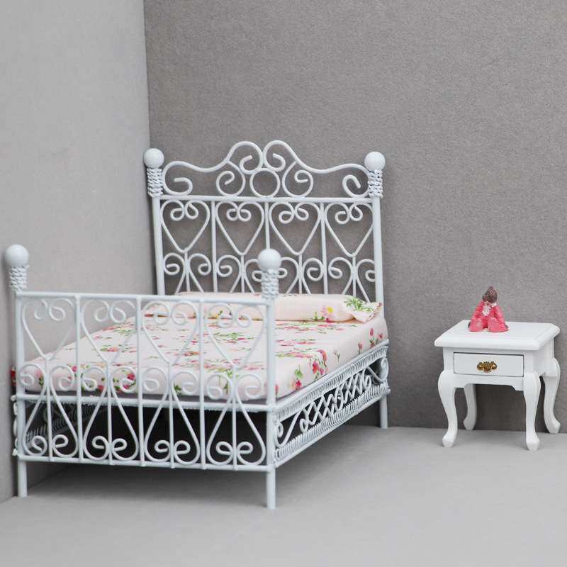 1:12娃娃屋dollhouse迷你家具卧室场景微缩摆件袖珍铁艺双人床