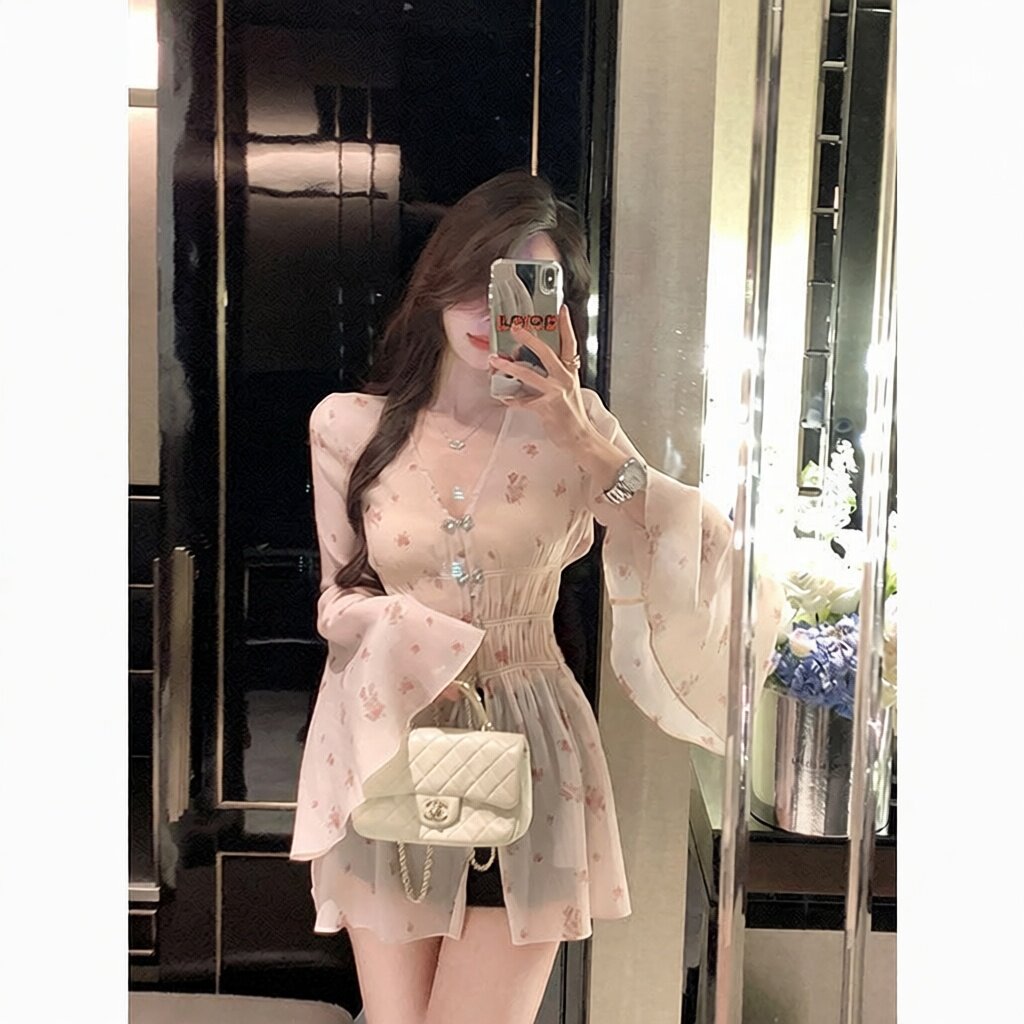 出片超仙碎花喇叭袖衬衫女夏V领收腰显瘦连衣裙小清新长袖