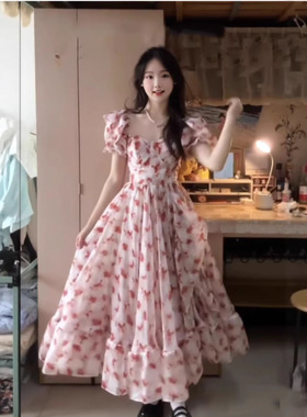 法式甜美碎花露肩方领连衣裙女夏季2026新款温柔气质中长款公主裙