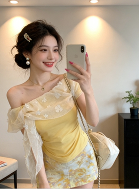 蕾丝立体花朵网纱拼接黄色短袖t恤女修身一字肩上衣