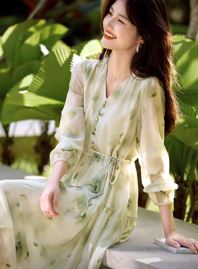 天丝V领碎花连衣裙女早秋季优雅气质收腰显瘦清闲减龄长裙