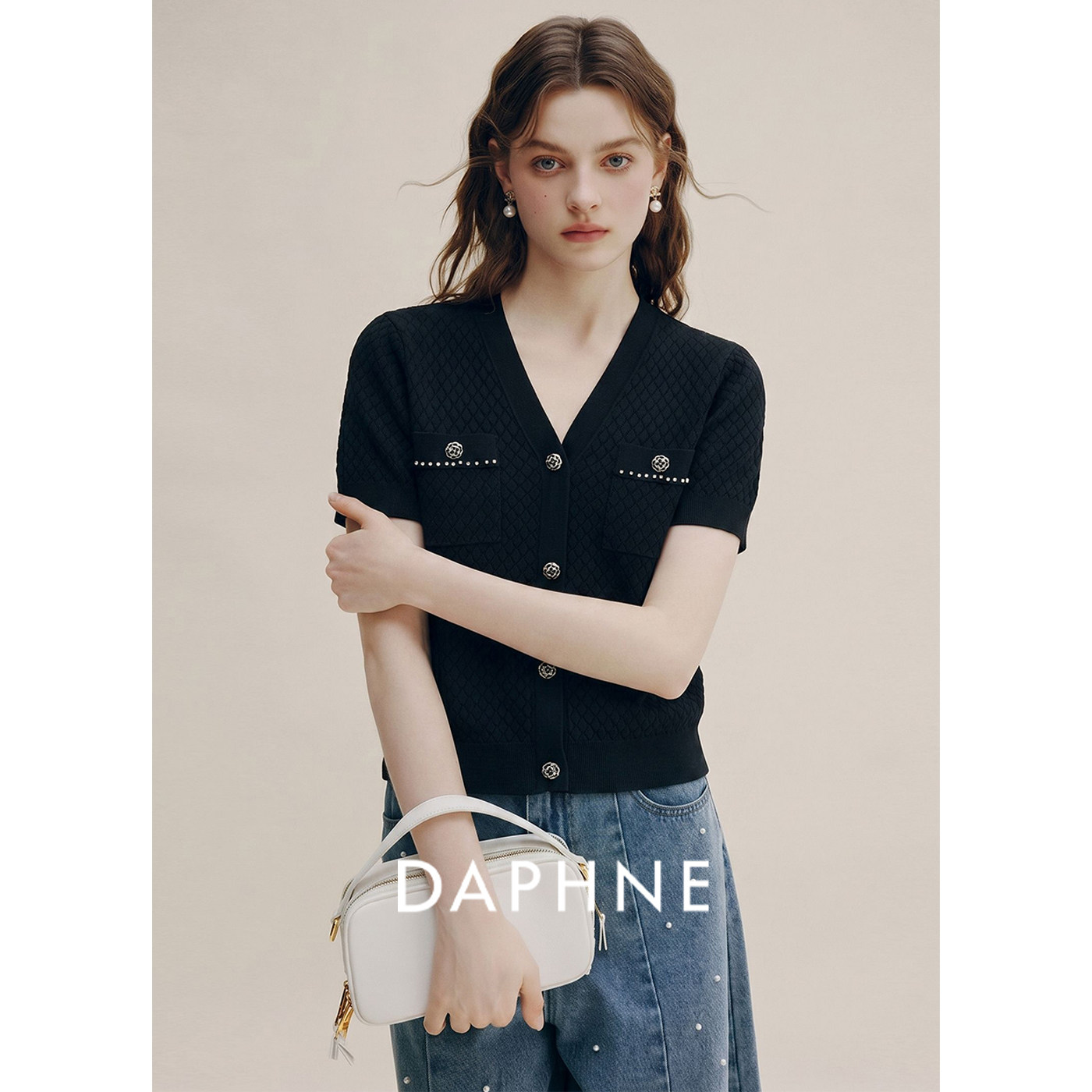 Daphne达芙妮天丝小香风冰丝短袖针织衫女夏V领菱格纹修身T恤上衣