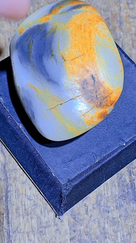 和田玉青花，重368.8克，青花色，皮色漂亮，成色几乎全新