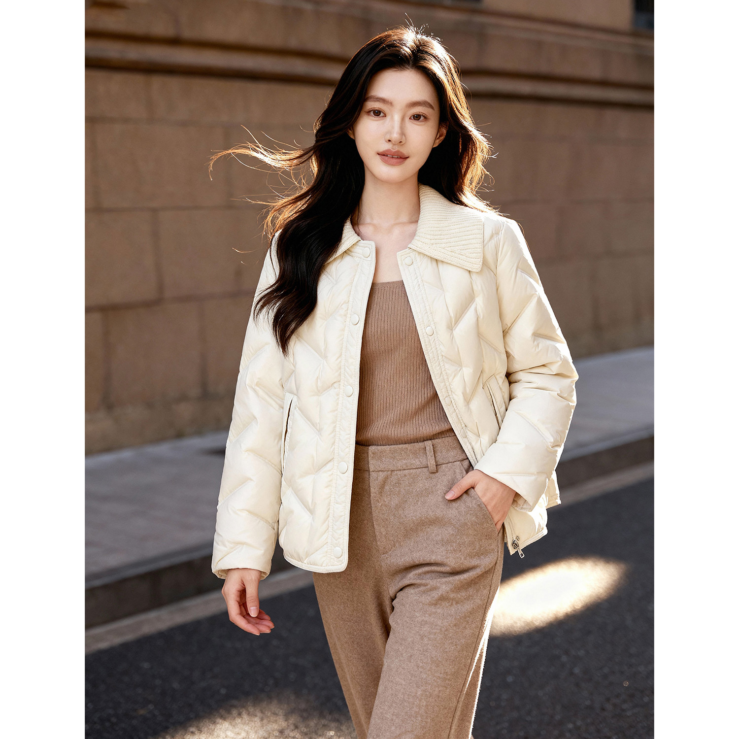 百家好针织短款翻领羽绒服女2025冬季轻薄保暖老钱风设计羽绒外套