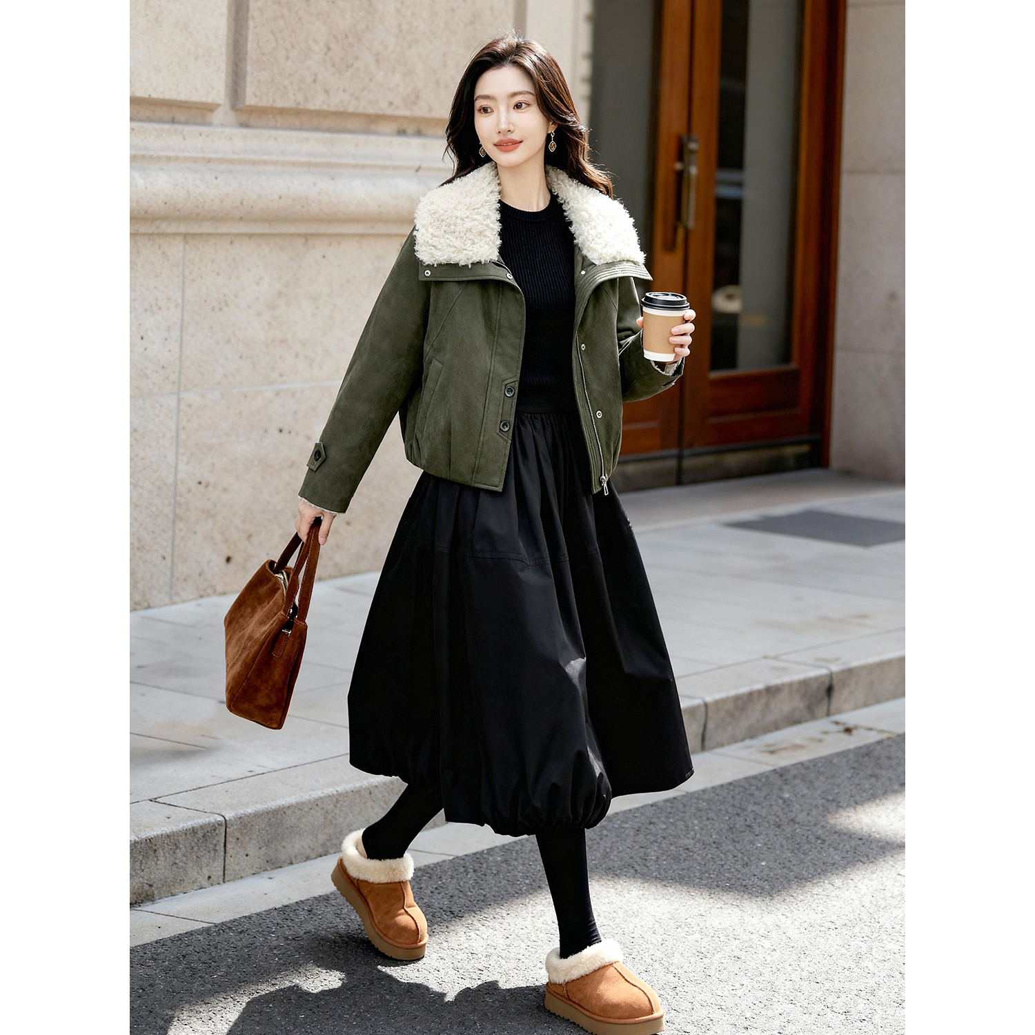 百家好羊羔毛领保暖轻薄羽绒外套女25冬季高级毛领显瘦短款羽绒服