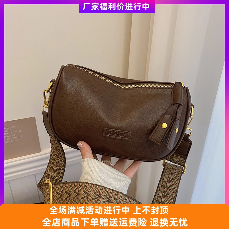 今泽波士顿包包女2025新款高级感法棍单肩包宽带斜跨小枕头包女包