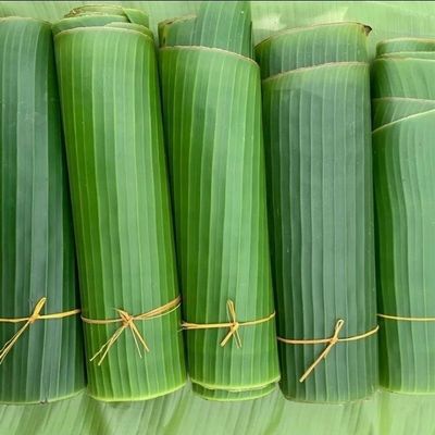 新鲜芭蕉叶垫盘泼水粑粑傣式包烧